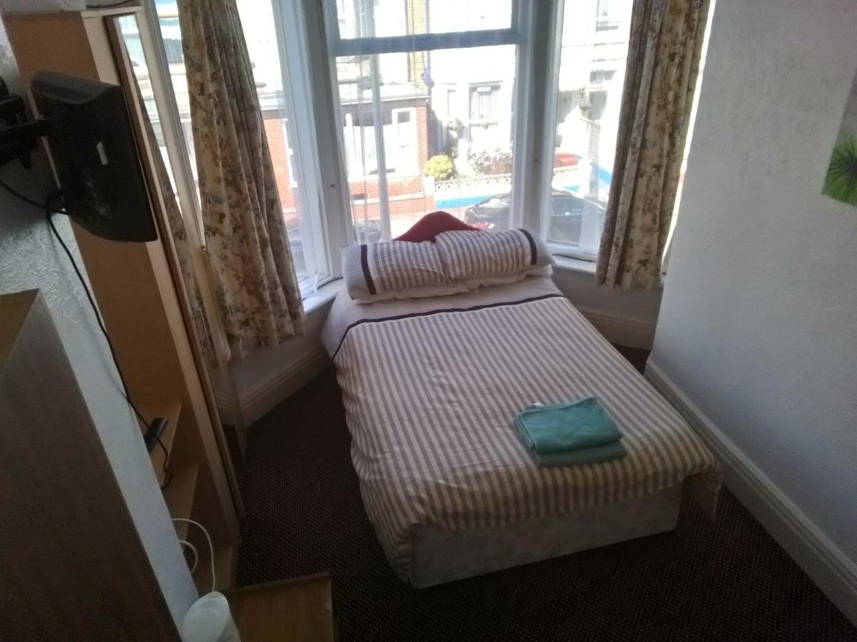 Myroomz Golden Strand Hotel Blackpool Exterior photo