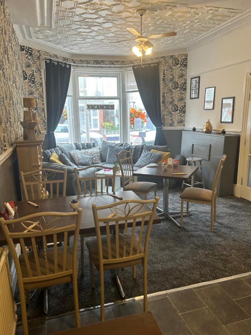 Myroomz Golden Strand Hotel Blackpool Exterior photo